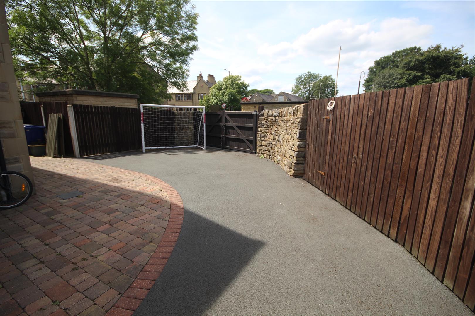 4 bedroom semi-detached house Let Agreed in Earby - IMG_8371.jpg